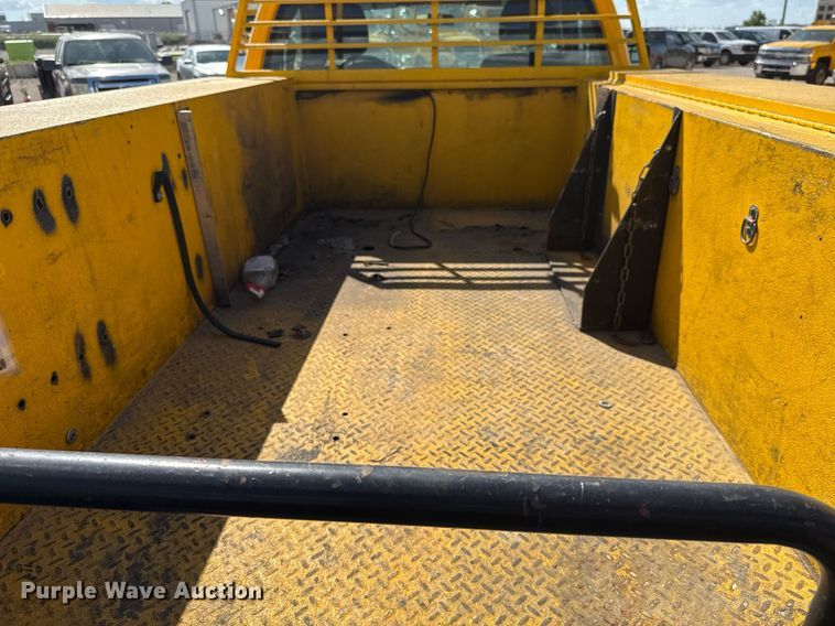 image for item EJ4795 2015 Ford F350 Super Duty  utility bed pickup truck