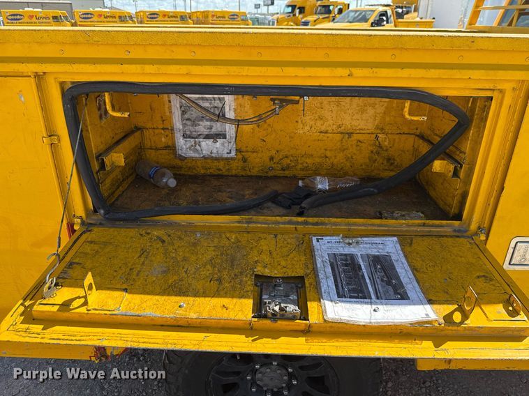 image for item EJ4795 2015 Ford F350 Super Duty  utility bed pickup truck