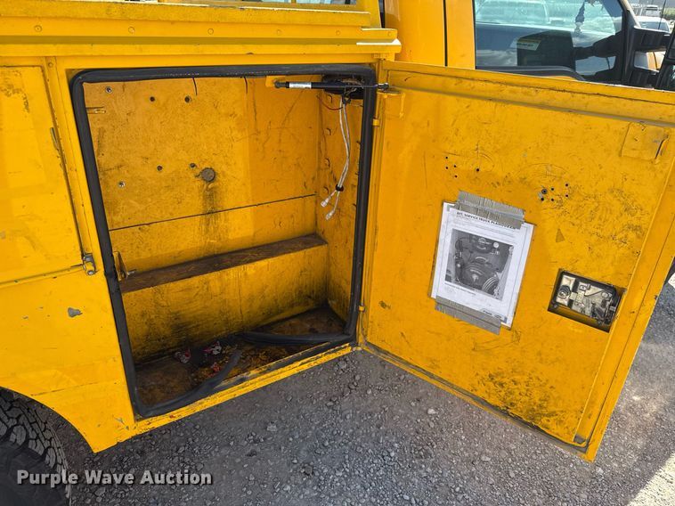 image for item EJ4795 2015 Ford F350 Super Duty  utility bed pickup truck