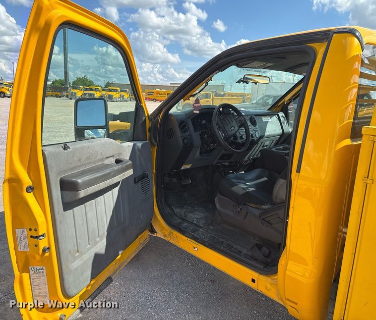 image for item EJ4795 2015 Ford F350 Super Duty  utility bed pickup truck