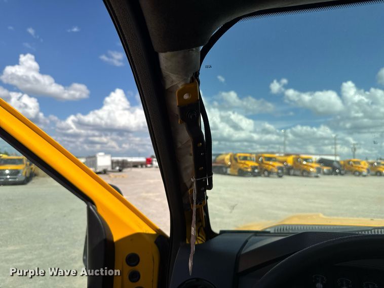 image for item EJ4795 2015 Ford F350 Super Duty  utility bed pickup truck