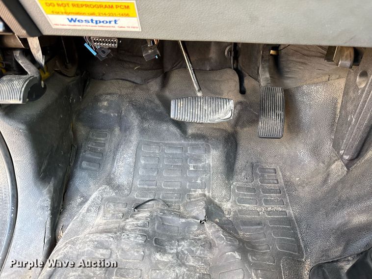 image for item EJ4795 2015 Ford F350 Super Duty  utility bed pickup truck