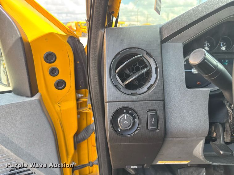 image for item EJ4795 2015 Ford F350 Super Duty  utility bed pickup truck