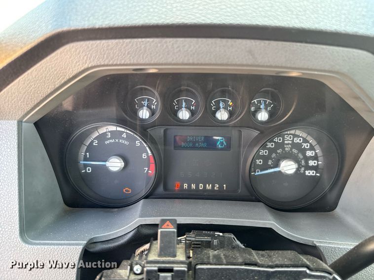 image for item EJ4795 2015 Ford F350 Super Duty  utility bed pickup truck