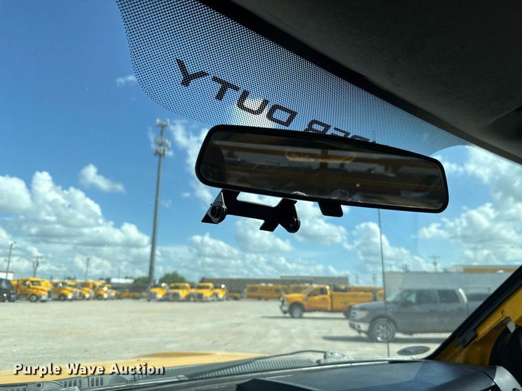 image for item EJ4795 2015 Ford F350 Super Duty  utility bed pickup truck