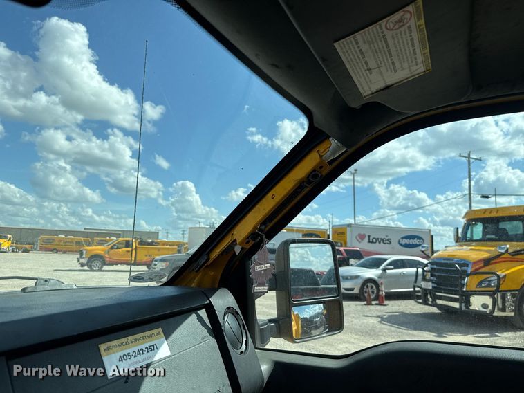 image for item EJ4795 2015 Ford F350 Super Duty  utility bed pickup truck