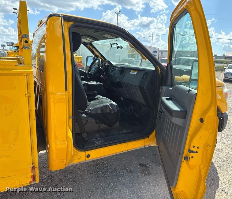 image for item EJ4795 2015 Ford F350 Super Duty  utility bed pickup truck