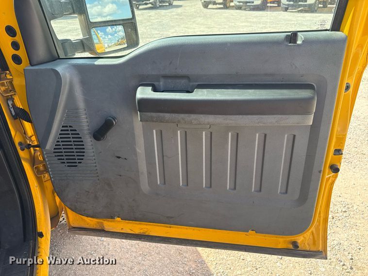 image for item EJ4795 2015 Ford F350 Super Duty  utility bed pickup truck