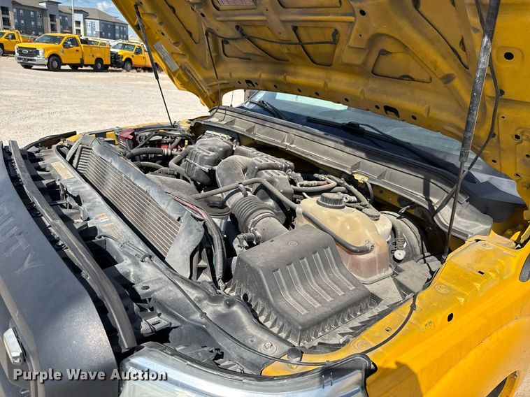 image for item EJ4795 2015 Ford F350 Super Duty  utility bed pickup truck