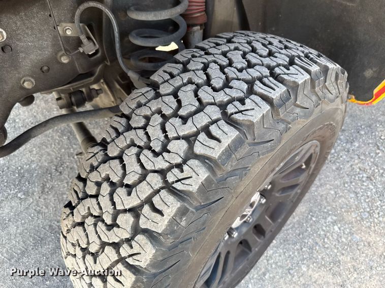 image for item EJ4795 2015 Ford F350 Super Duty  utility bed pickup truck