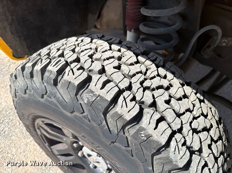 image for item EJ4795 2015 Ford F350 Super Duty  utility bed pickup truck