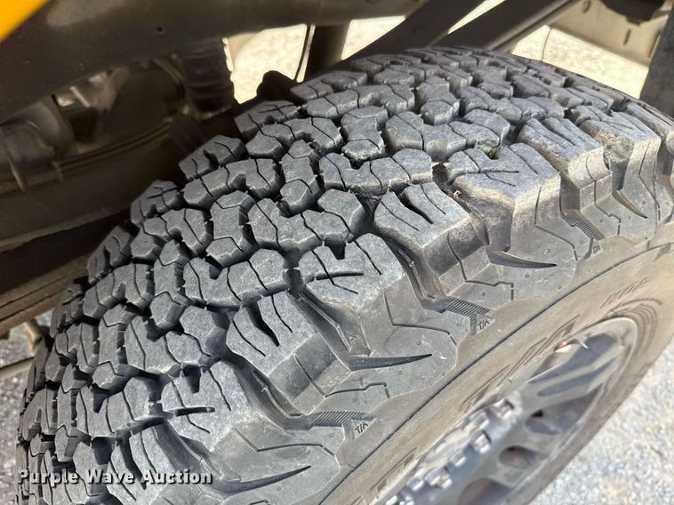 image for item EJ4795 2015 Ford F350 Super Duty  utility bed pickup truck