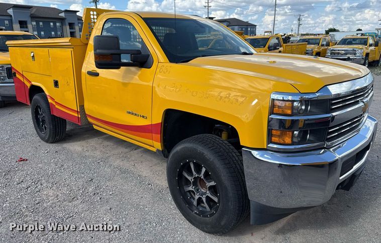 image for item EJ4797 2018 Chevrolet Silverado 3500HD utility bed pickup truck