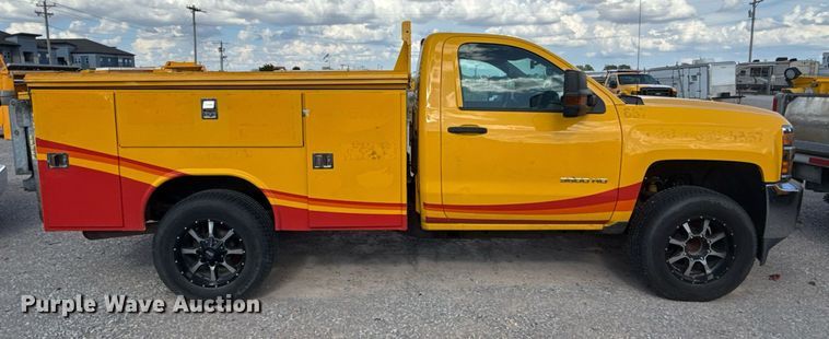 image for item EJ4797 2018 Chevrolet Silverado 3500HD utility bed pickup truck