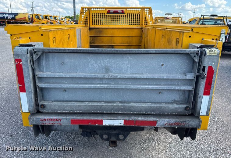 image for item EJ4797 2018 Chevrolet Silverado 3500HD utility bed pickup truck