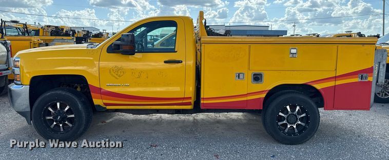 image for item EJ4797 2018 Chevrolet Silverado 3500HD utility bed pickup truck