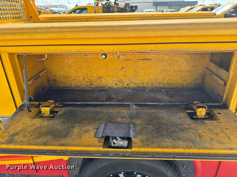 image for item EJ4797 2018 Chevrolet Silverado 3500HD utility bed pickup truck