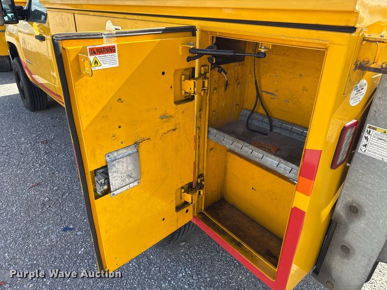 image for item EJ4797 2018 Chevrolet Silverado 3500HD utility bed pickup truck