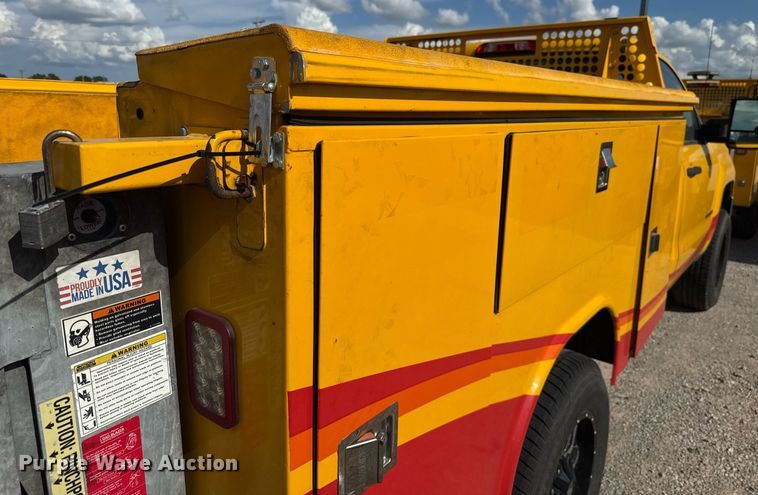 image for item EJ4797 2018 Chevrolet Silverado 3500HD utility bed pickup truck