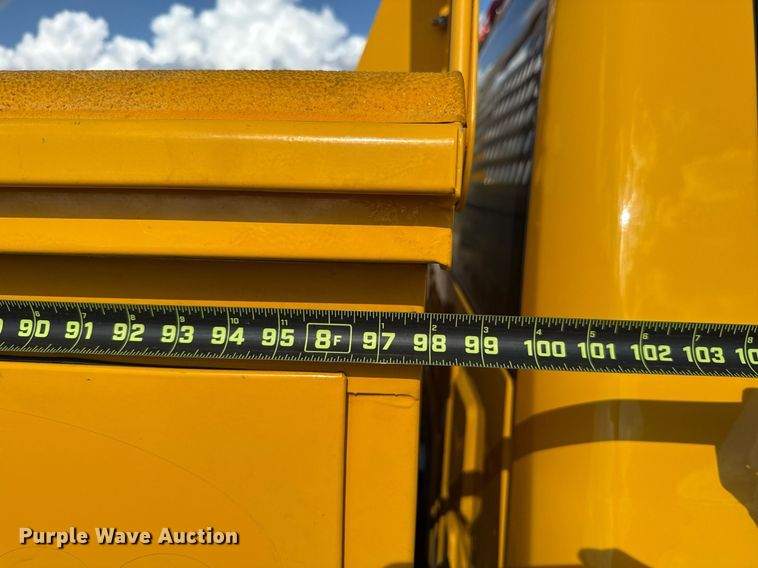 image for item EJ4797 2018 Chevrolet Silverado 3500HD utility bed pickup truck