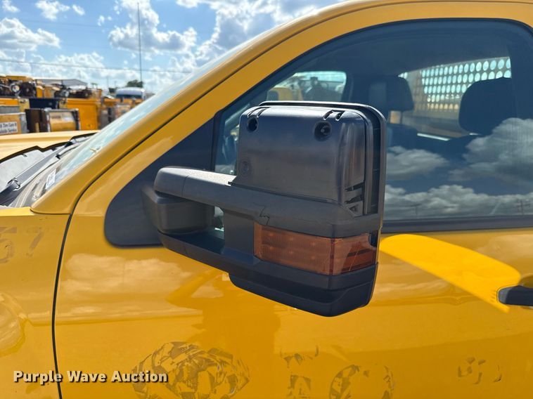 image for item EJ4797 2018 Chevrolet Silverado 3500HD utility bed pickup truck