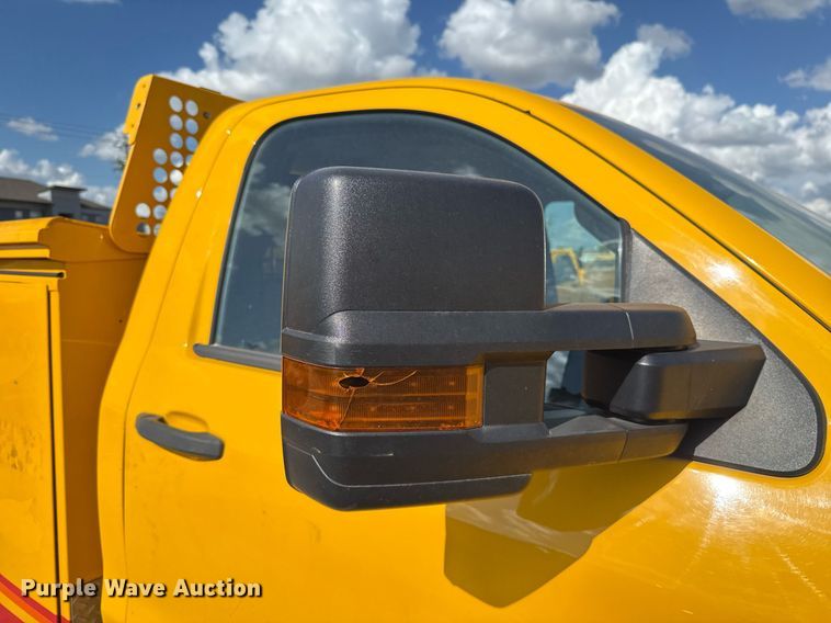 image for item EJ4797 2018 Chevrolet Silverado 3500HD utility bed pickup truck