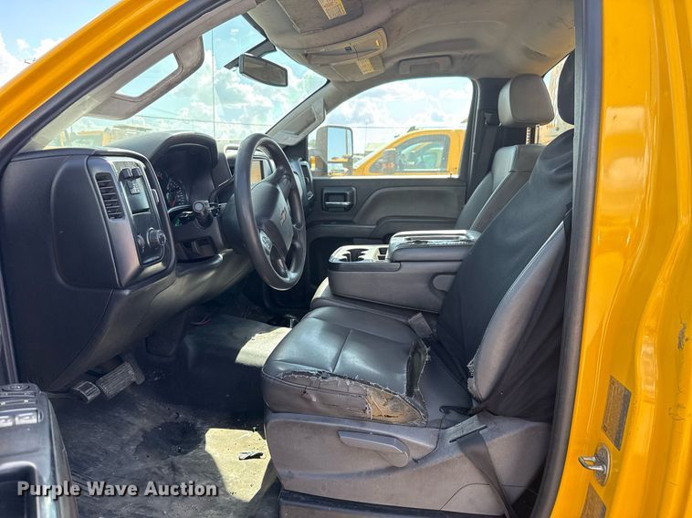 image for item EJ4797 2018 Chevrolet Silverado 3500HD utility bed pickup truck