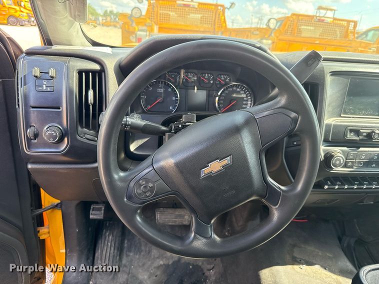 image for item EJ4797 2018 Chevrolet Silverado 3500HD utility bed pickup truck