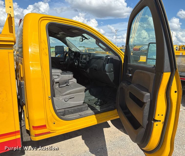 image for item EJ4797 2018 Chevrolet Silverado 3500HD utility bed pickup truck