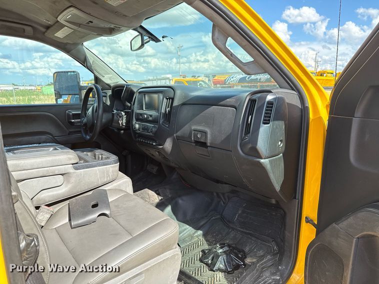 image for item EJ4797 2018 Chevrolet Silverado 3500HD utility bed pickup truck