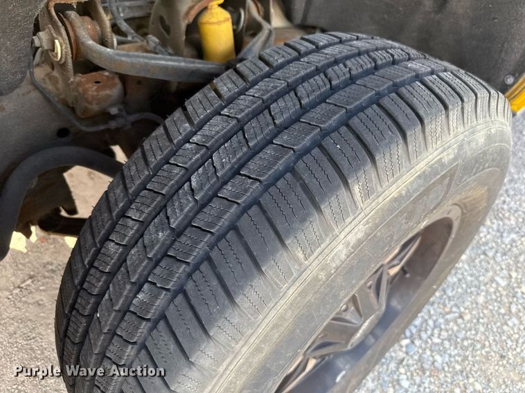 image for item EJ4797 2018 Chevrolet Silverado 3500HD utility bed pickup truck