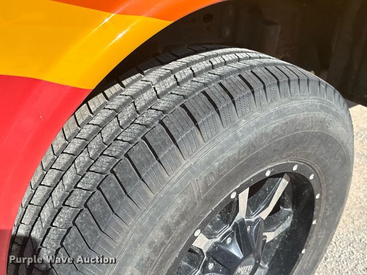 image for item EJ4797 2018 Chevrolet Silverado 3500HD utility bed pickup truck