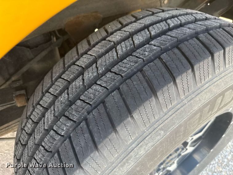 image for item EJ4797 2018 Chevrolet Silverado 3500HD utility bed pickup truck