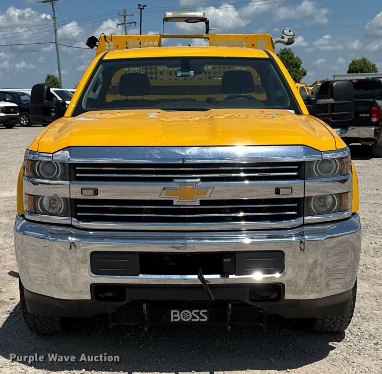 image for item EJ4799 2016 Chevrolet Silverado 3500HD utility bed pickup truck