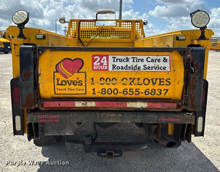 image for item EJ4799 2016 Chevrolet Silverado 3500HD utility bed pickup truck