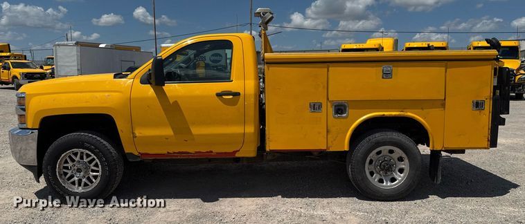 image for item EJ4799 2016 Chevrolet Silverado 3500HD utility bed pickup truck