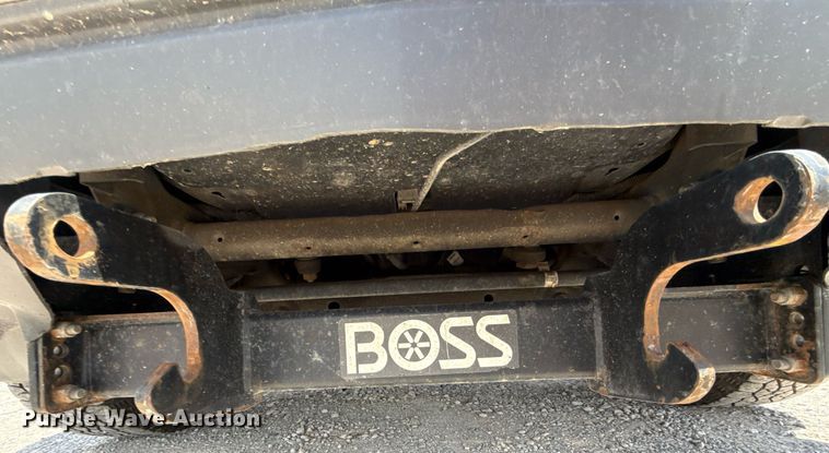 image for item EJ4799 2016 Chevrolet Silverado 3500HD utility bed pickup truck