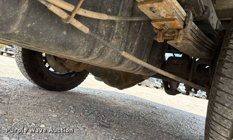 image for item EJ4799 2016 Chevrolet Silverado 3500HD utility bed pickup truck