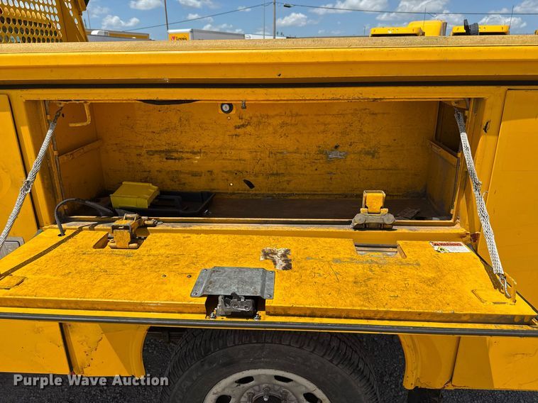 image for item EJ4799 2016 Chevrolet Silverado 3500HD utility bed pickup truck