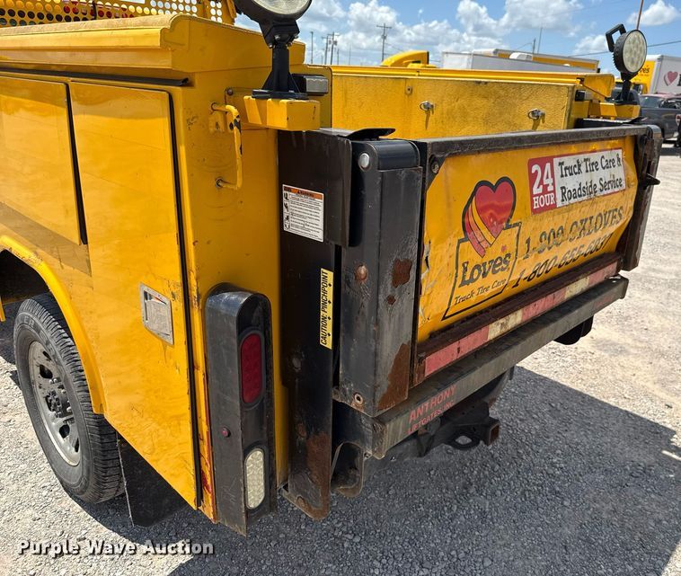 image for item EJ4799 2016 Chevrolet Silverado 3500HD utility bed pickup truck