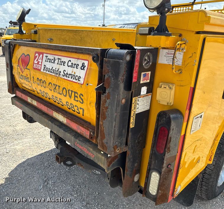 image for item EJ4799 2016 Chevrolet Silverado 3500HD utility bed pickup truck