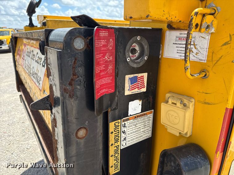 image for item EJ4799 2016 Chevrolet Silverado 3500HD utility bed pickup truck