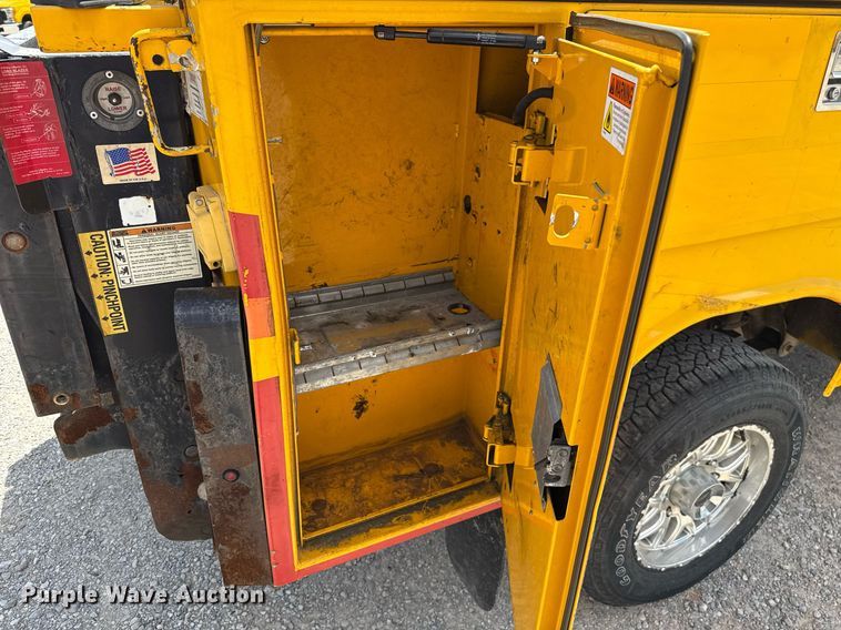 image for item EJ4799 2016 Chevrolet Silverado 3500HD utility bed pickup truck