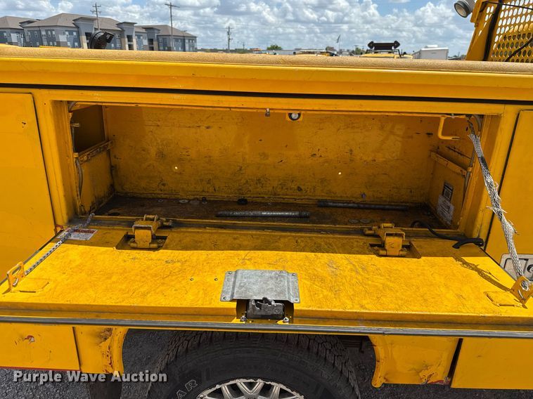 image for item EJ4799 2016 Chevrolet Silverado 3500HD utility bed pickup truck