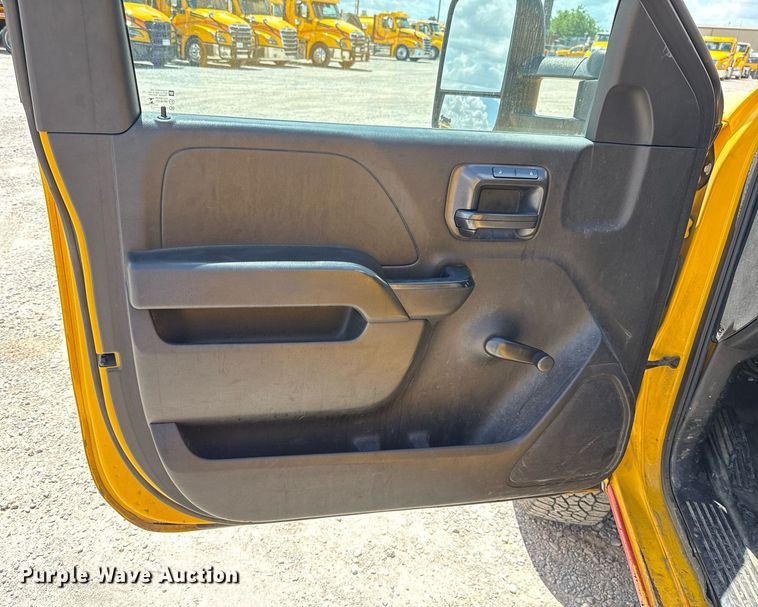 image for item EJ4799 2016 Chevrolet Silverado 3500HD utility bed pickup truck