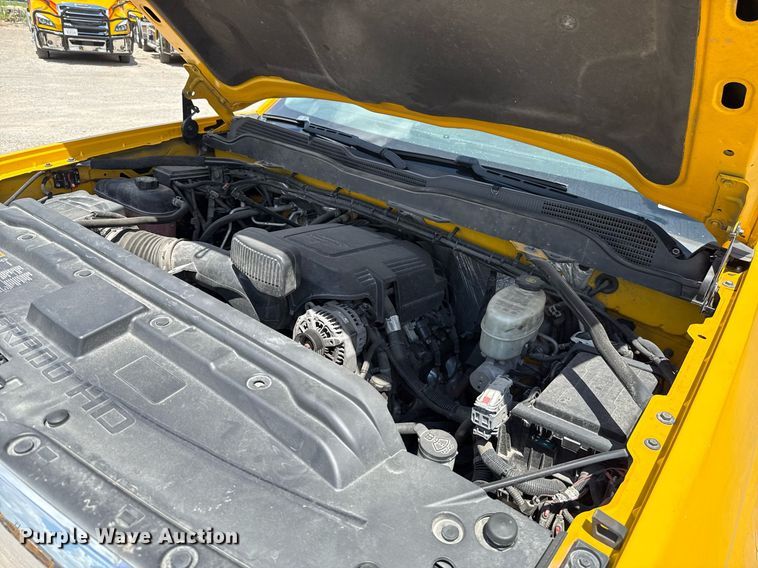 image for item EJ4799 2016 Chevrolet Silverado 3500HD utility bed pickup truck