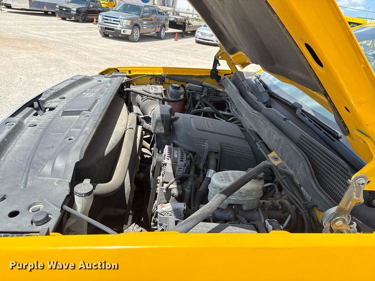 image for item EJ4799 2016 Chevrolet Silverado 3500HD utility bed pickup truck