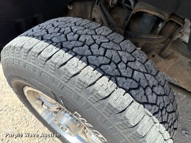 image for item EJ4799 2016 Chevrolet Silverado 3500HD utility bed pickup truck