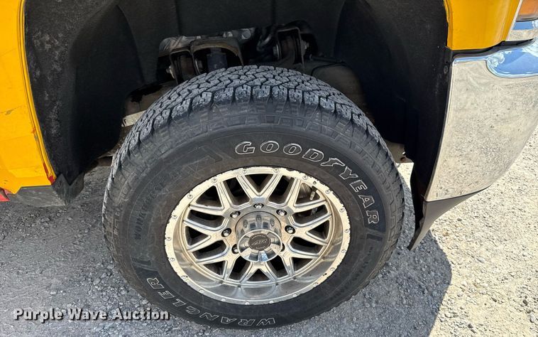 image for item EJ4799 2016 Chevrolet Silverado 3500HD utility bed pickup truck