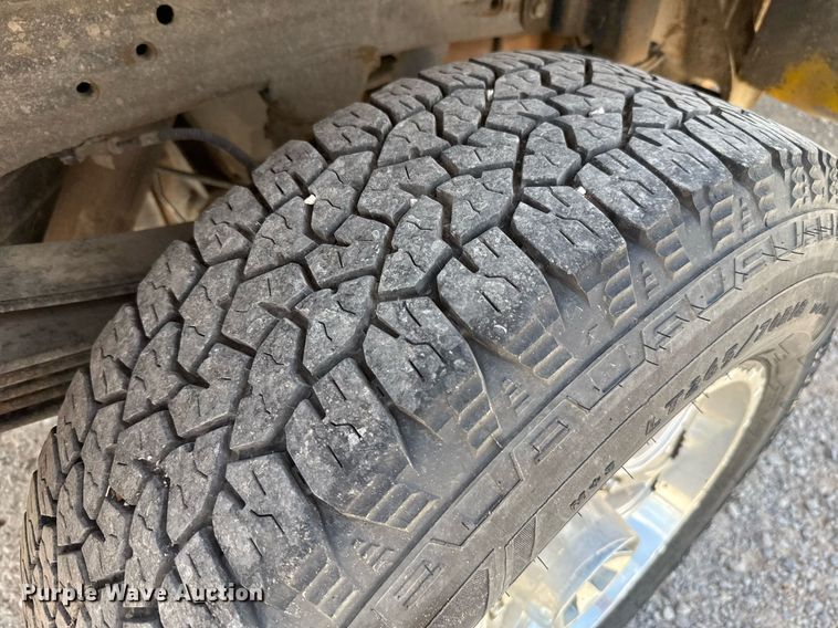 image for item EJ4799 2016 Chevrolet Silverado 3500HD utility bed pickup truck